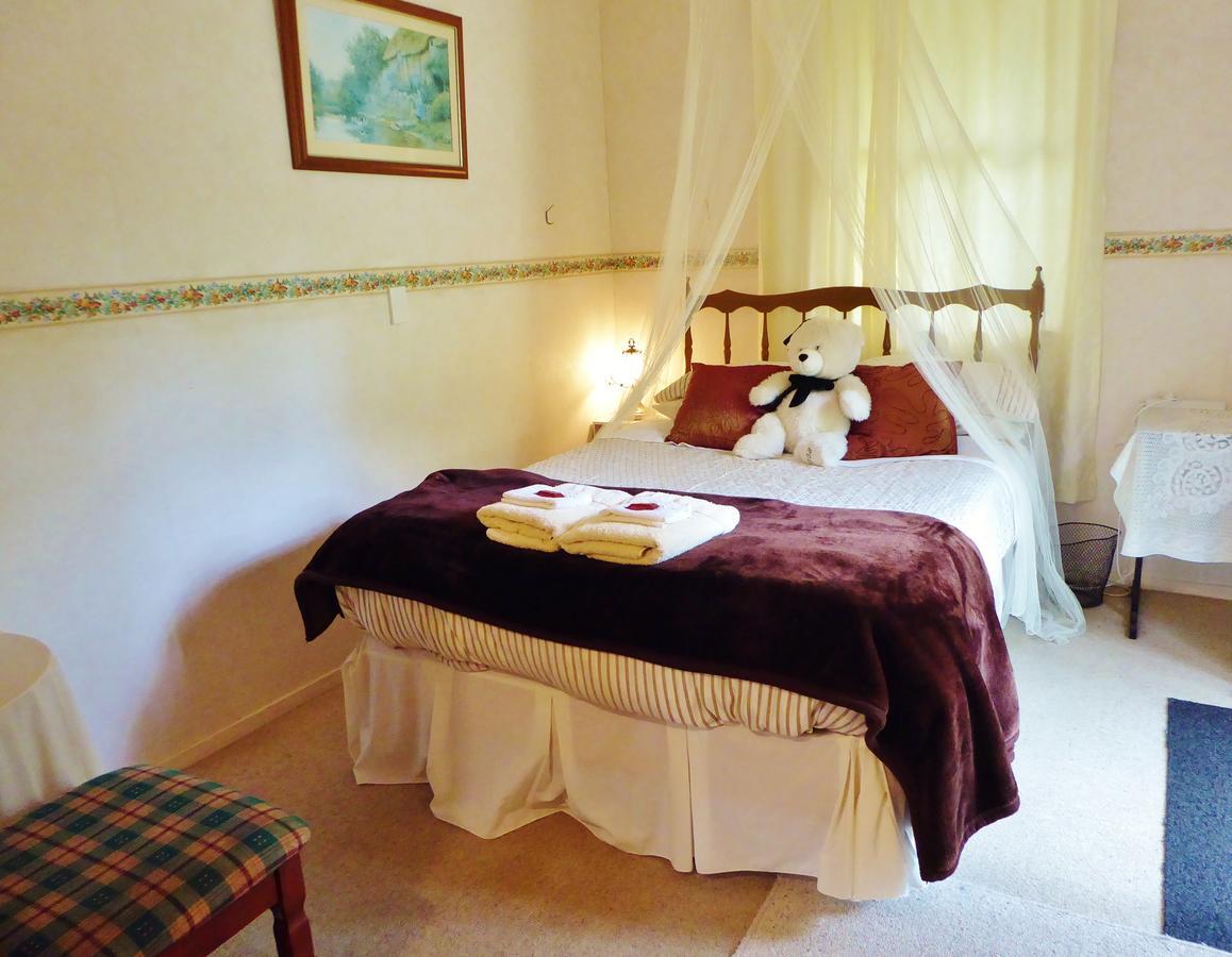 Mount Tutu Eco-Sanctuary Bed and Breakfast Ohauiti Δωμάτιο φωτογραφία